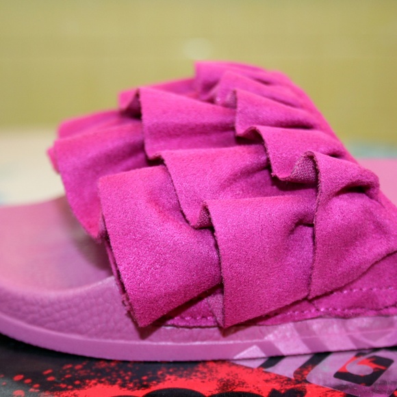 ⚡PRICE DROP⚡ Magenta Flutter Slide Sandal NIB - Picture 6 of 8